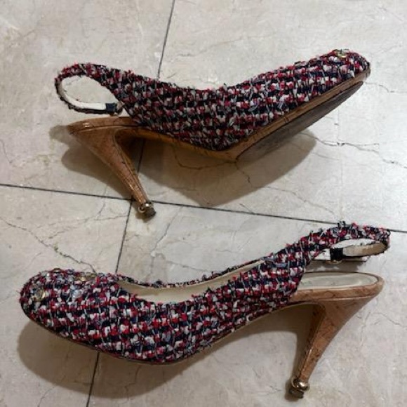 Authentic Chanel Tweed Logo Heels CC Rhinestone Sling Back Pump 39 MSRP $1,075 - Picture 2 of 6